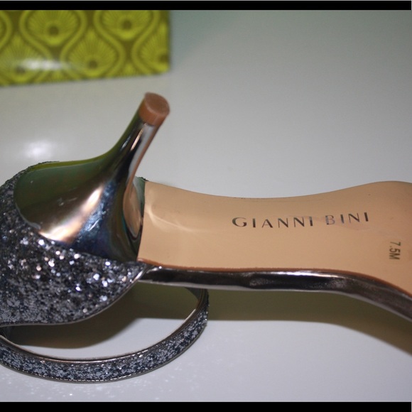Gianni Bini silver heels - Picture 6 of 8